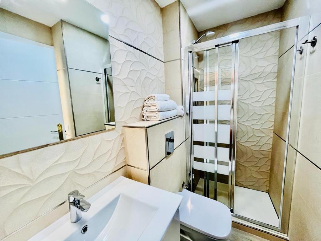 Moderno Y Nuevo Apartamento Playa Lejlighed Benalmádena Eksteriør billede